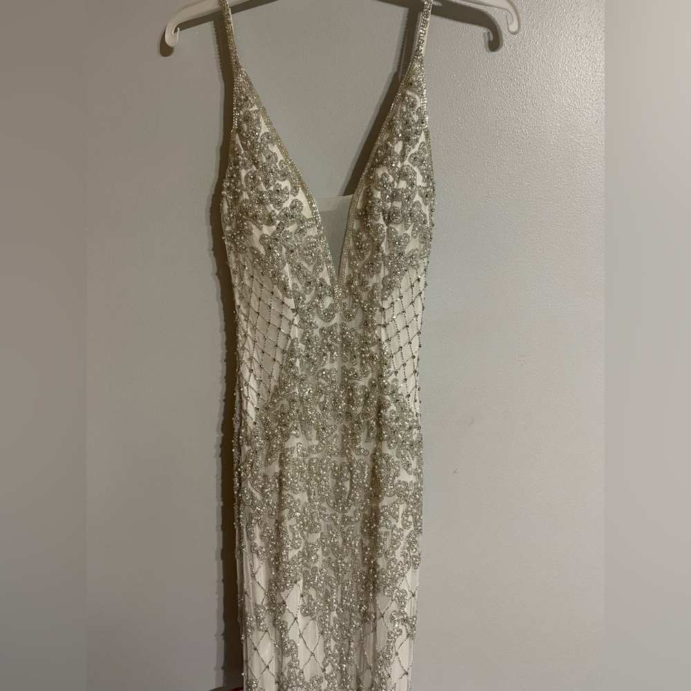 Primavera prom gown size 8. Bought for prom and then it was canceled.